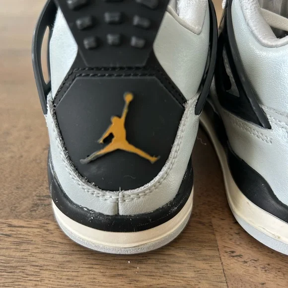 Kids Jordan 4’s Size 12C - Picture 4 of 10